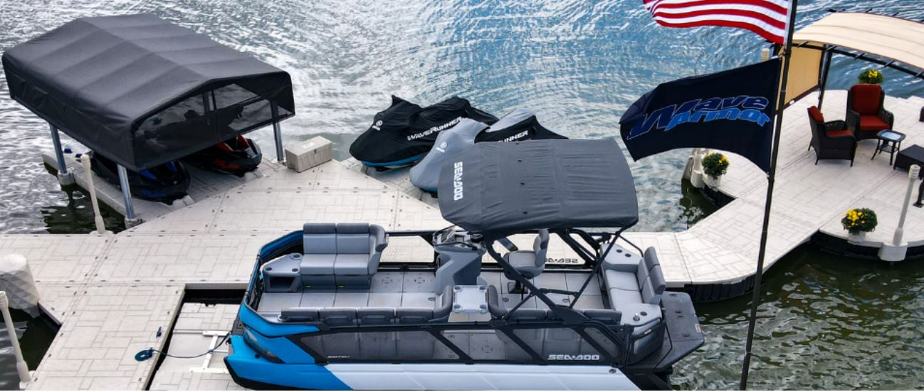 Drive-on boat port connected to a floating dock